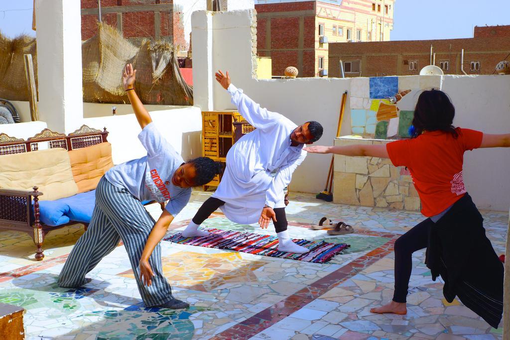 Pyramids Loft Homestay Kafrat al Jabal Exterior foto
