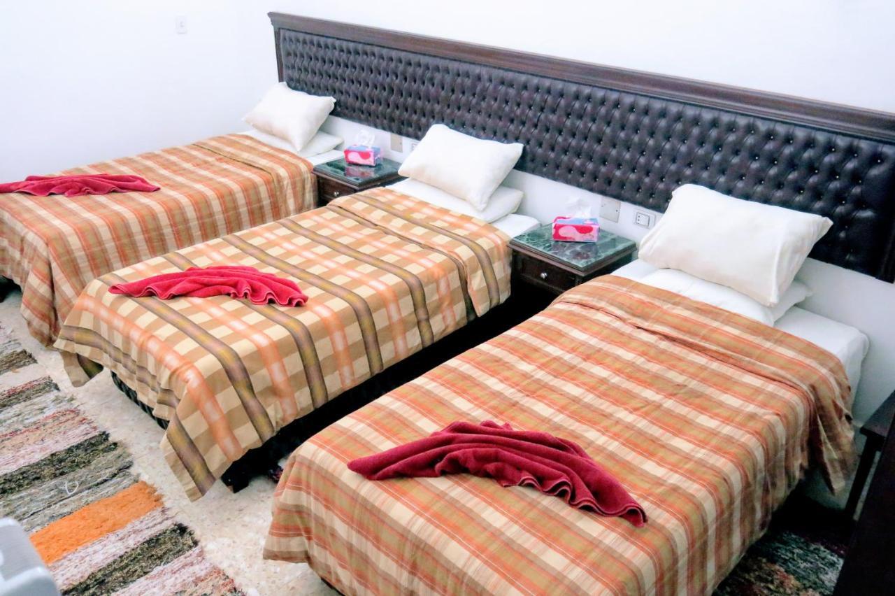 Pyramids Loft Homestay Kafrat al Jabal Exterior foto
